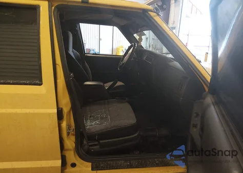 2000 Jeep Cherokee Sport z USA, uszkodzony, nr VIN 1J4FF48S4YL207985